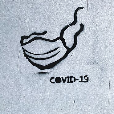 Ein Grafitti einer Mund-Nasen-Bedeckung