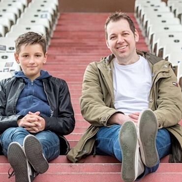 Vater und Sohn im Fussballstadion